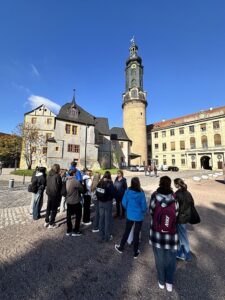 Stadtführung vor dem Stadtschloss