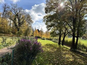 Im Park an der Ilm mit Goethes Gartenhaus im Hintergrund